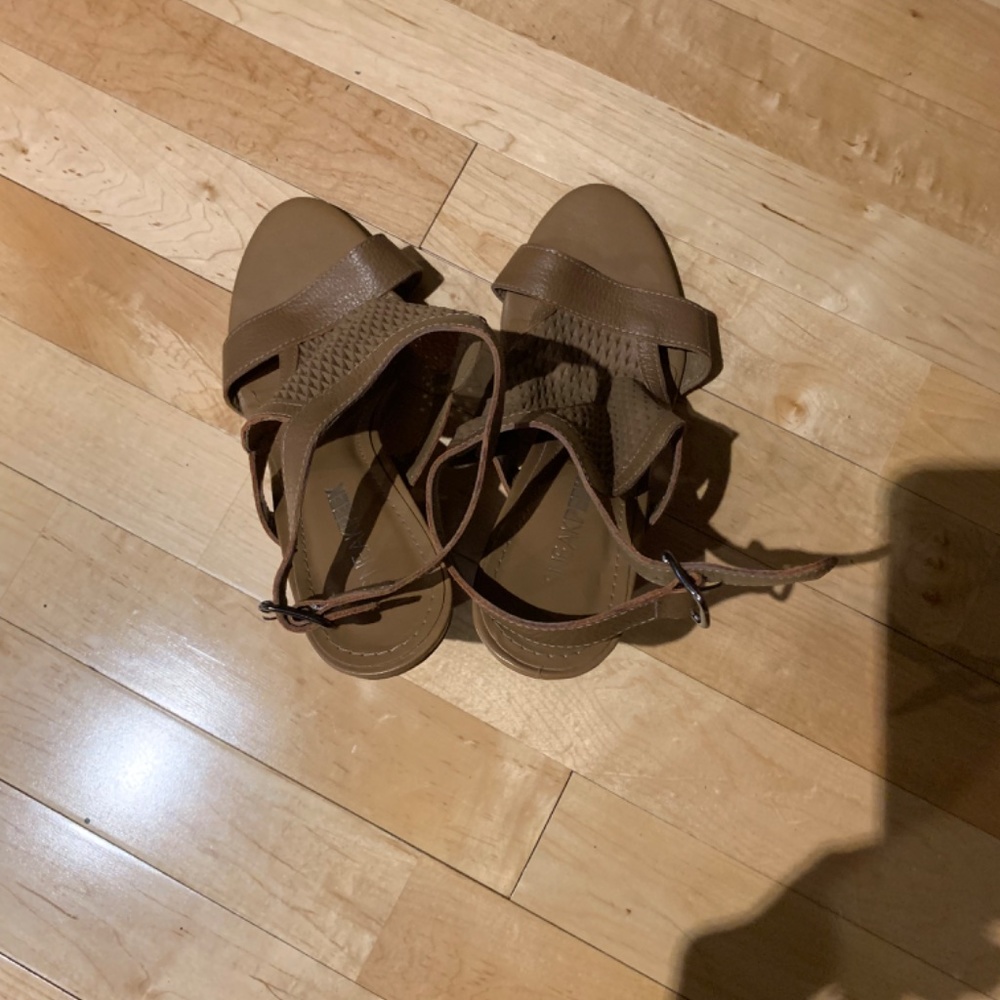 Heels - Picture 2 of 4